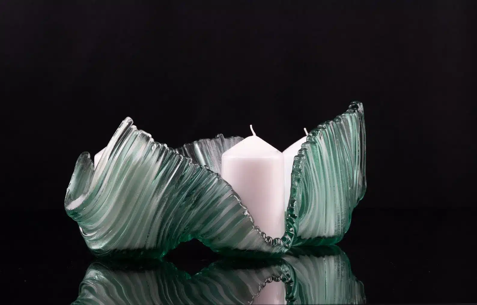 Aqua Green Fused Glass Sculpture – Handmade Abstract Candle Holder & Vase This handmade fused glass sculpture in calming aqua green tones blends modern design with functional art. Crafted as an abstract candle holder and small vase, it works beautifully as a table centerpiece or tabletop accent.
Inspired by ocean decor, this sculptural glass piece reflects light and color, bringing a serene, contemporary feel to dining tables, shelves, and styled interiors. Perfect for modern, coastal, and artistic spaces, it’s a unique statement piece for everyday decor or special occasions.